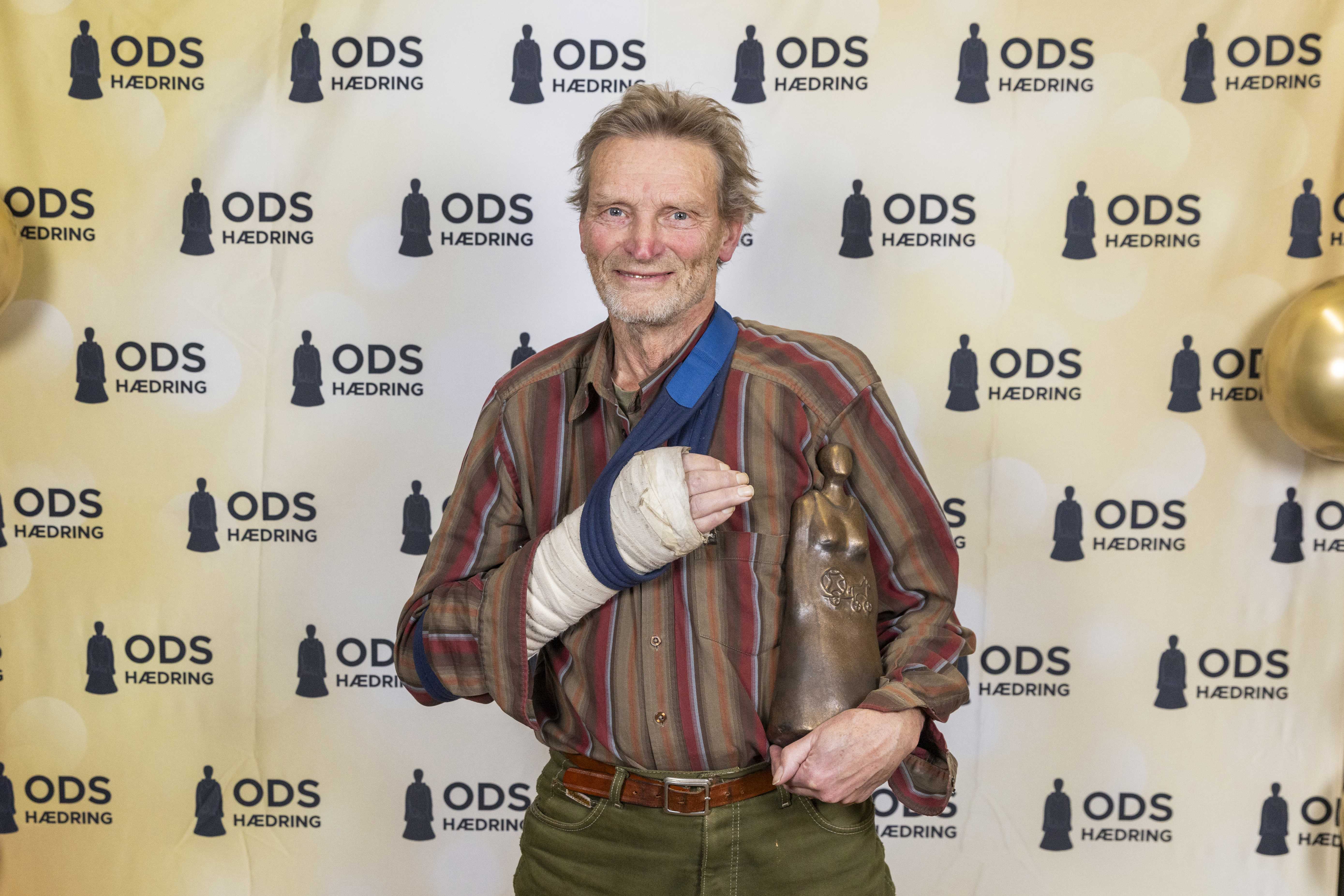 Peter Løn med Gerda-statuette