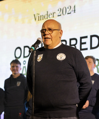 Ove Larsen holder takketale