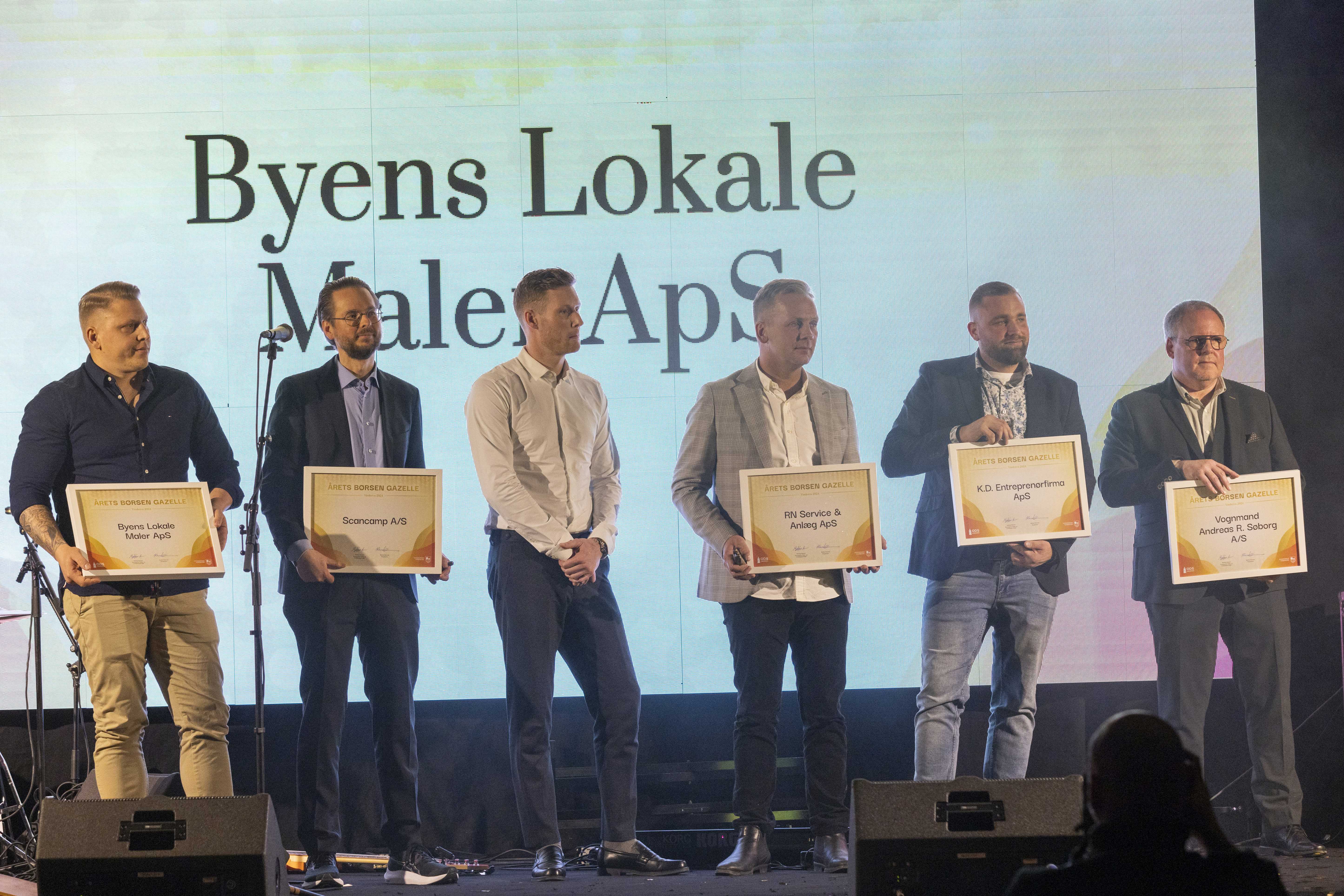 Virksomhedsejerne, der har fået Gazeller i 2024, står på scenen